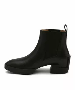 ISSEY MIYAKE X UN WOMEN Cubic Bootie