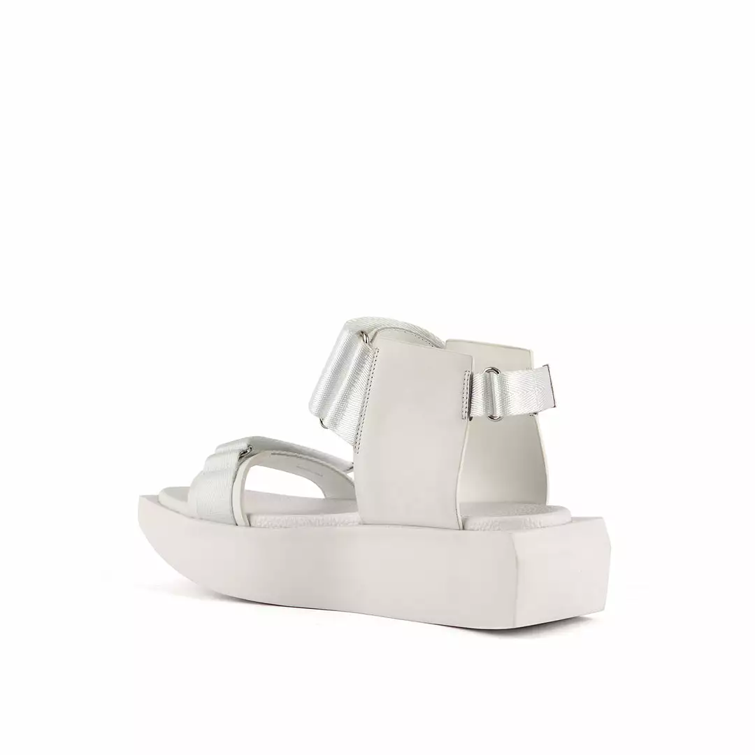 ANREALAGE X UN WOMEN Dimension Wa Lo