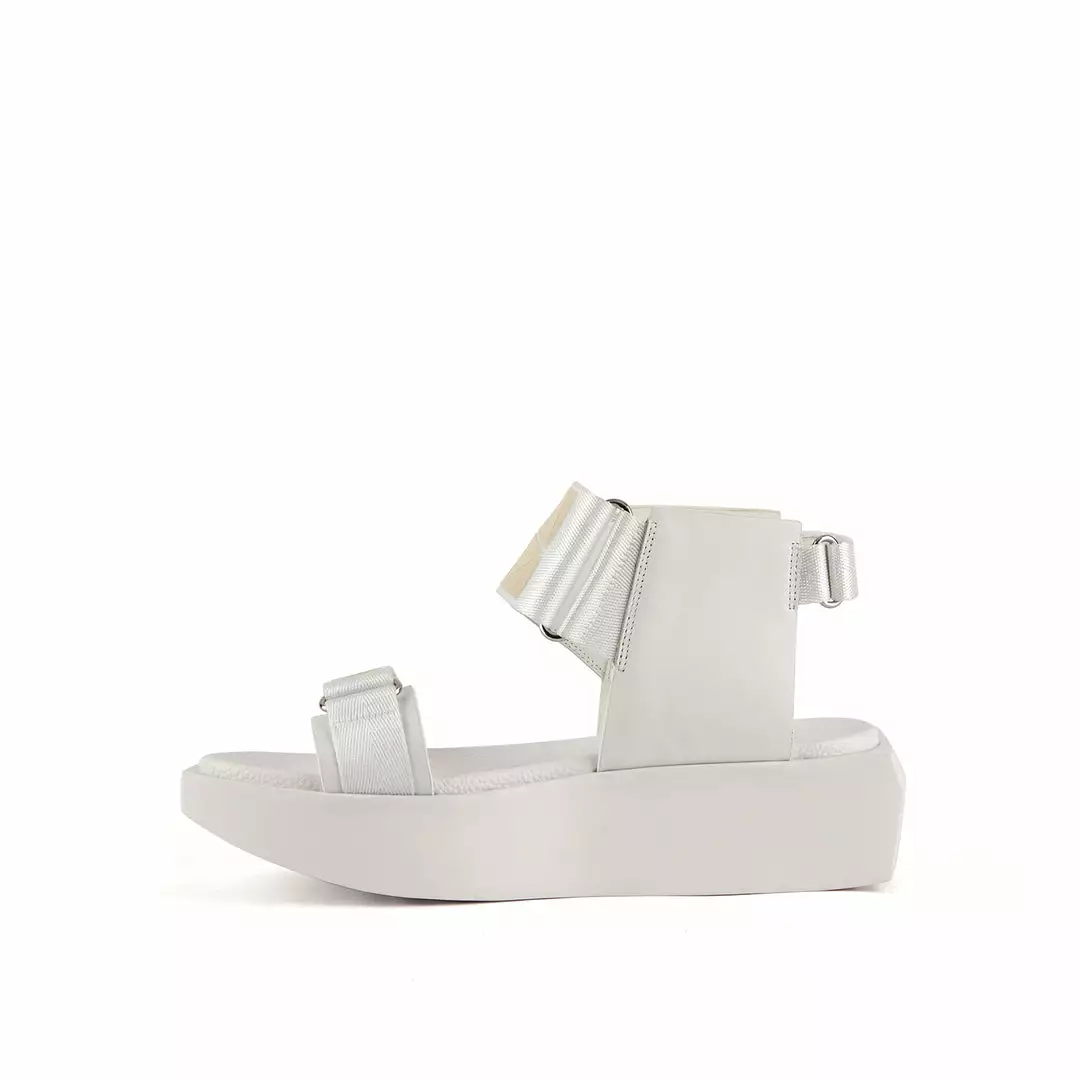 ANREALAGE X UN WOMEN Dimension Wa Lo