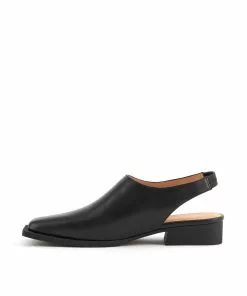 ISSEY MIYAKE X UN WOMEN Fin Flat