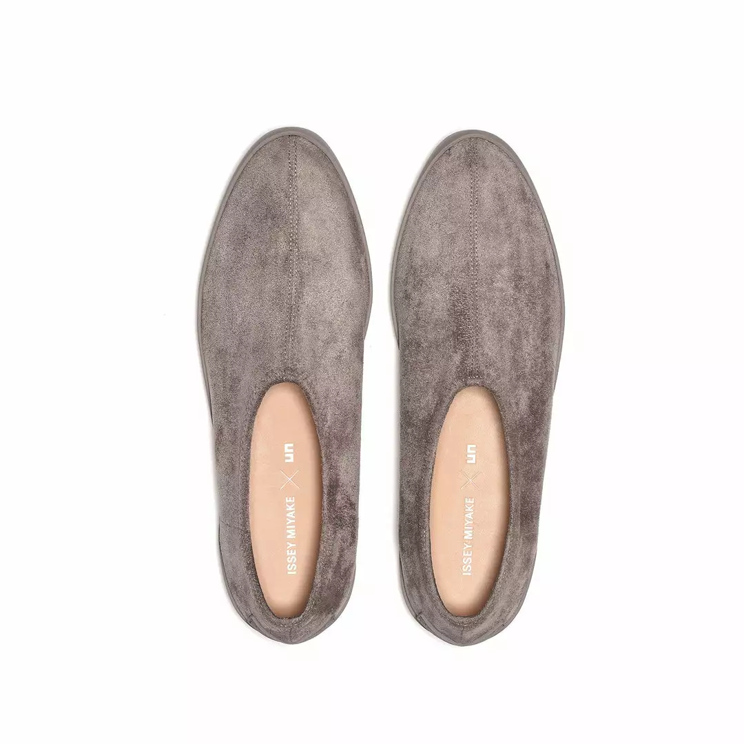 ISSEY MIYAKE X UN Skin Flat WOMEN